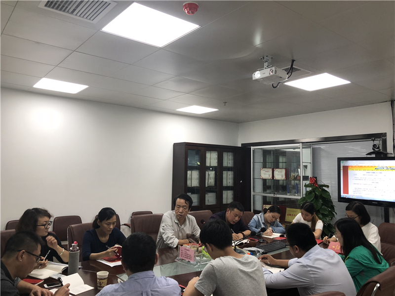 深刻学习践行新党章 争做新时期合格党员——第十三党支部召开支部大会