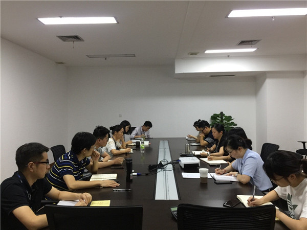 潘洁 党课.jpg