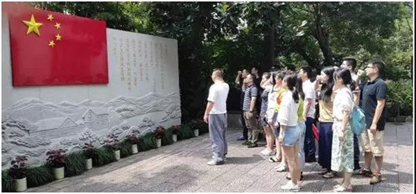 公司经营治理部党支部与益光国际党支部结合支部共同发展“不忘初心、服膺使命”主题教育活动