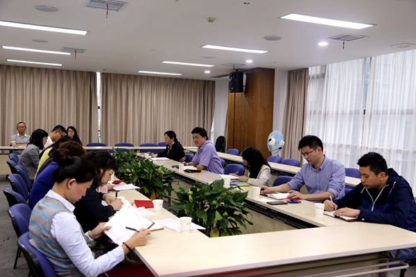 袁仁军书记以通常党员身份参与总部第一党支部"两学一做"学习教育