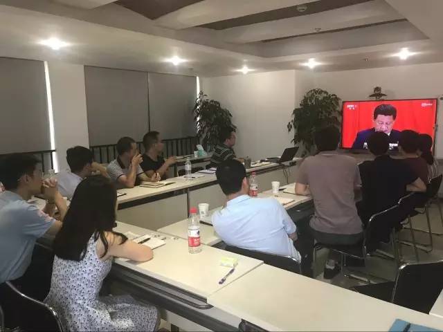 坚定信念 砥砺前行 —— 重庆、、、四川南宫官网党小组进行党课学习